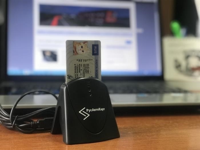 Пример тахографа с картой считывания USB.